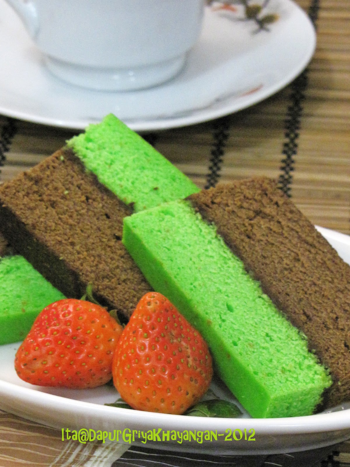 Dapur Griya Khayangan Brownies Kukus Pandan Coklat