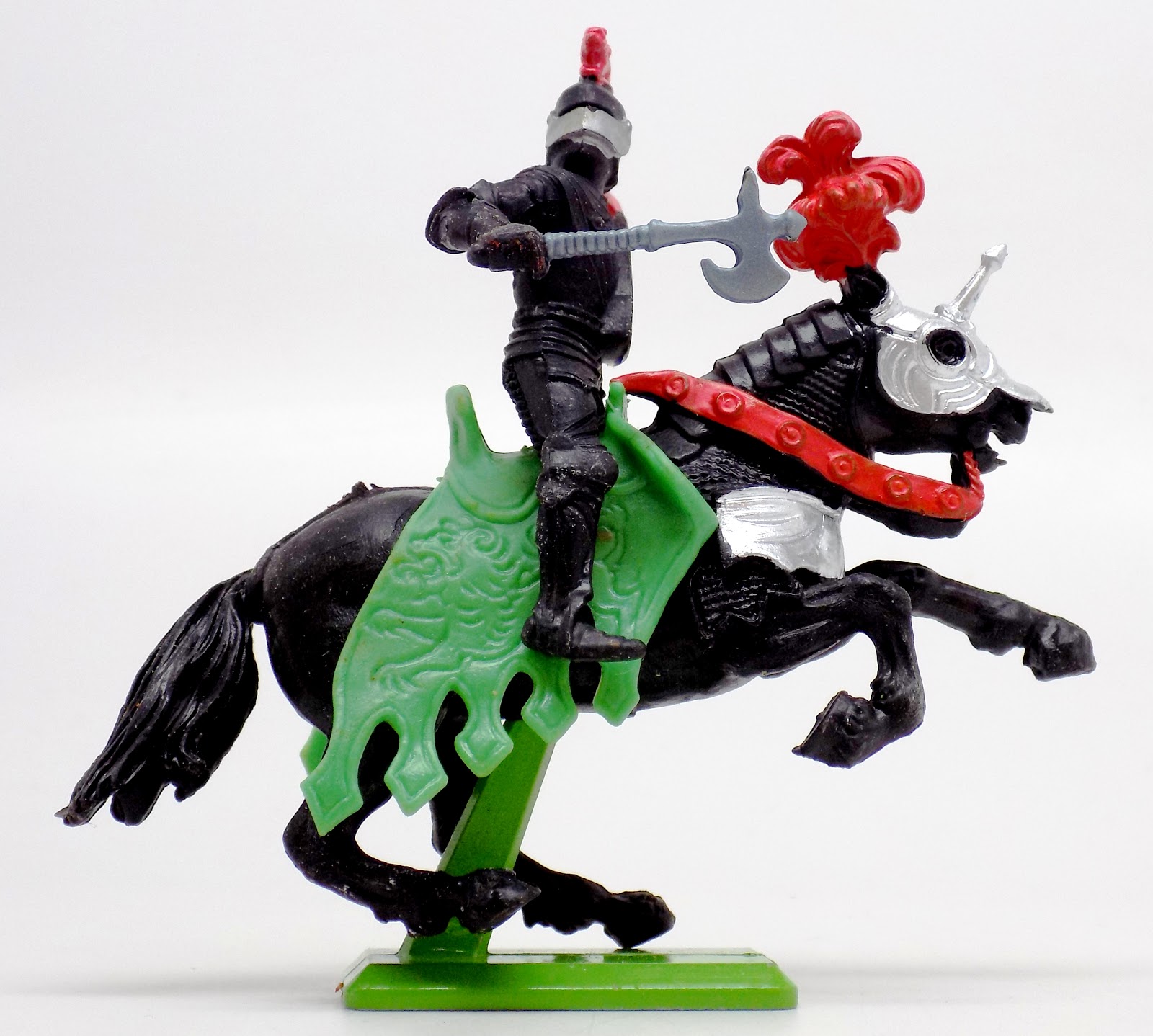Toys and Stuff Britains Deetail 54MM Mounted Storm Knight No. 698