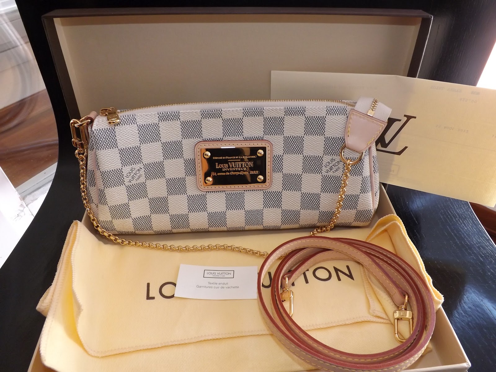 the fashion butler: Louis Vuitton pochette eva damier azur