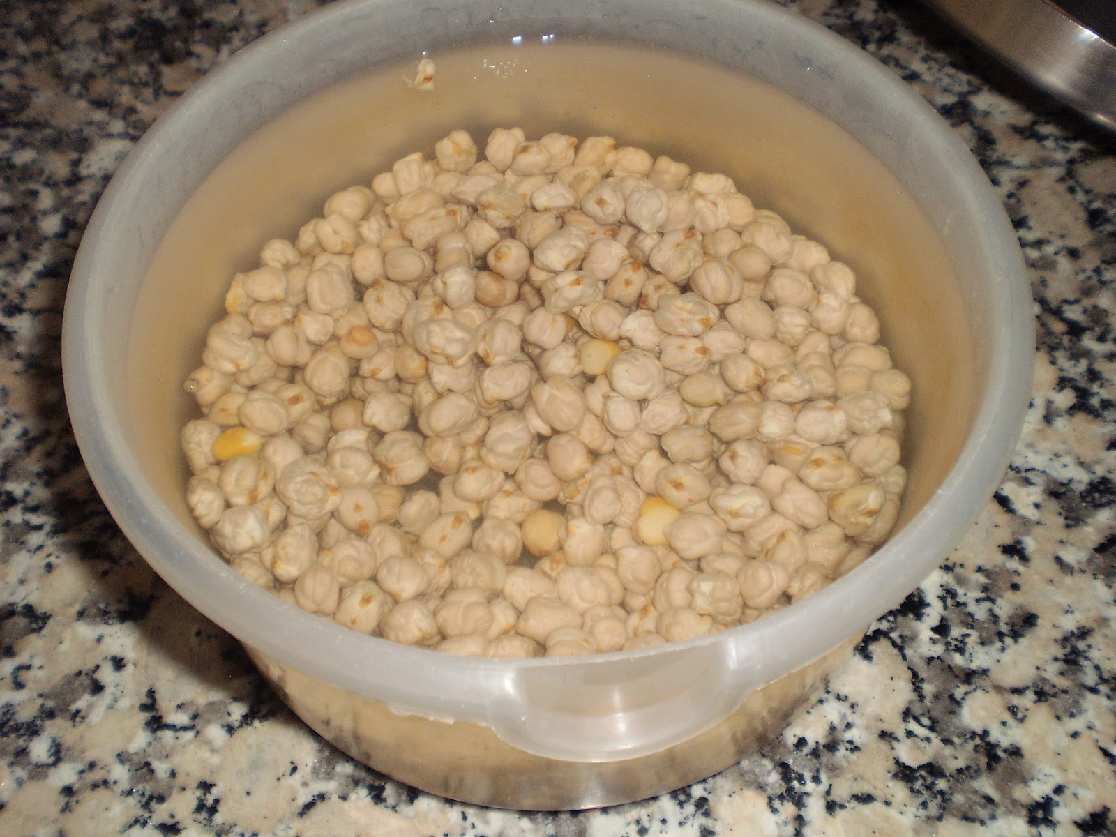 COCINA SIN TONTERIAS Ensalada de garbanzos y surimi