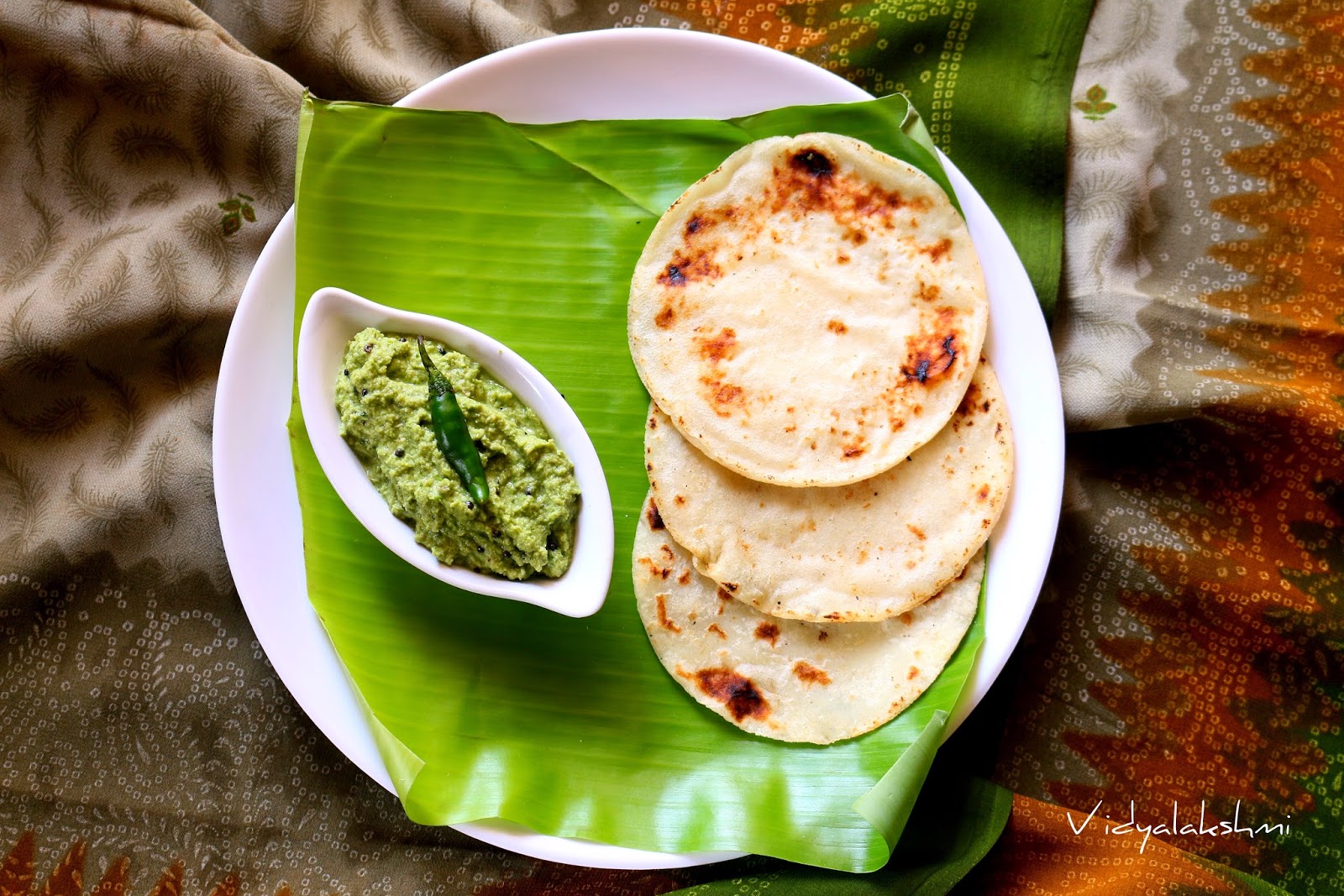 Bombay Rava Roti with Coriander Coconut Chutney