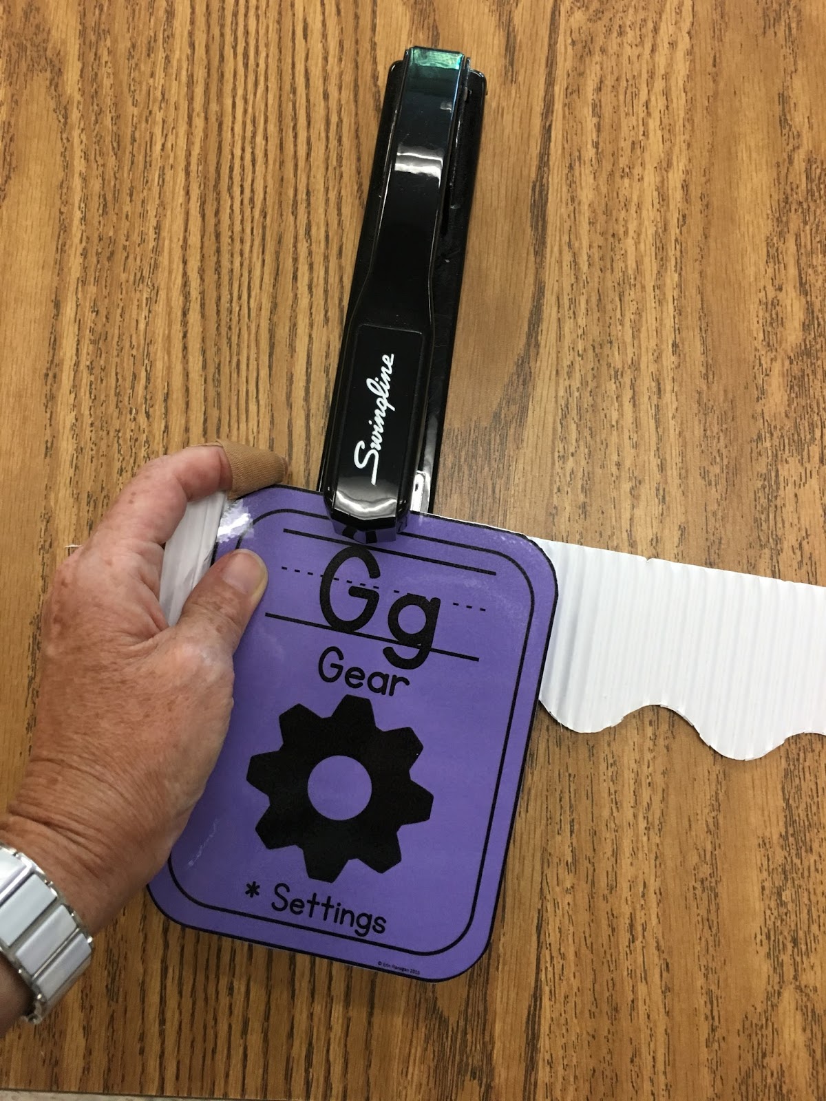 Quick and Easy Way to Hang Up Classroom Decorations Teaching Under