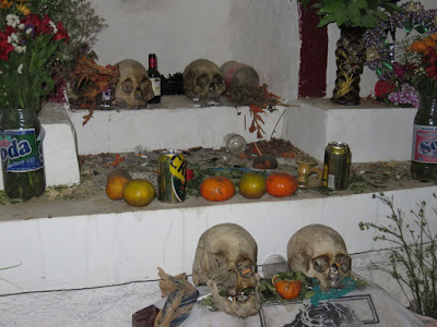 der Friedhof von Tahua ist sehenswert