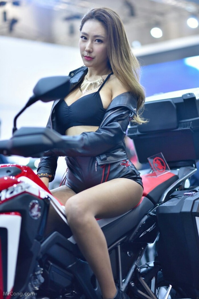 Kim Tae Hee&#39;s beauty at the Seoul Motor Show 2017 (230 photos) photo 11-14