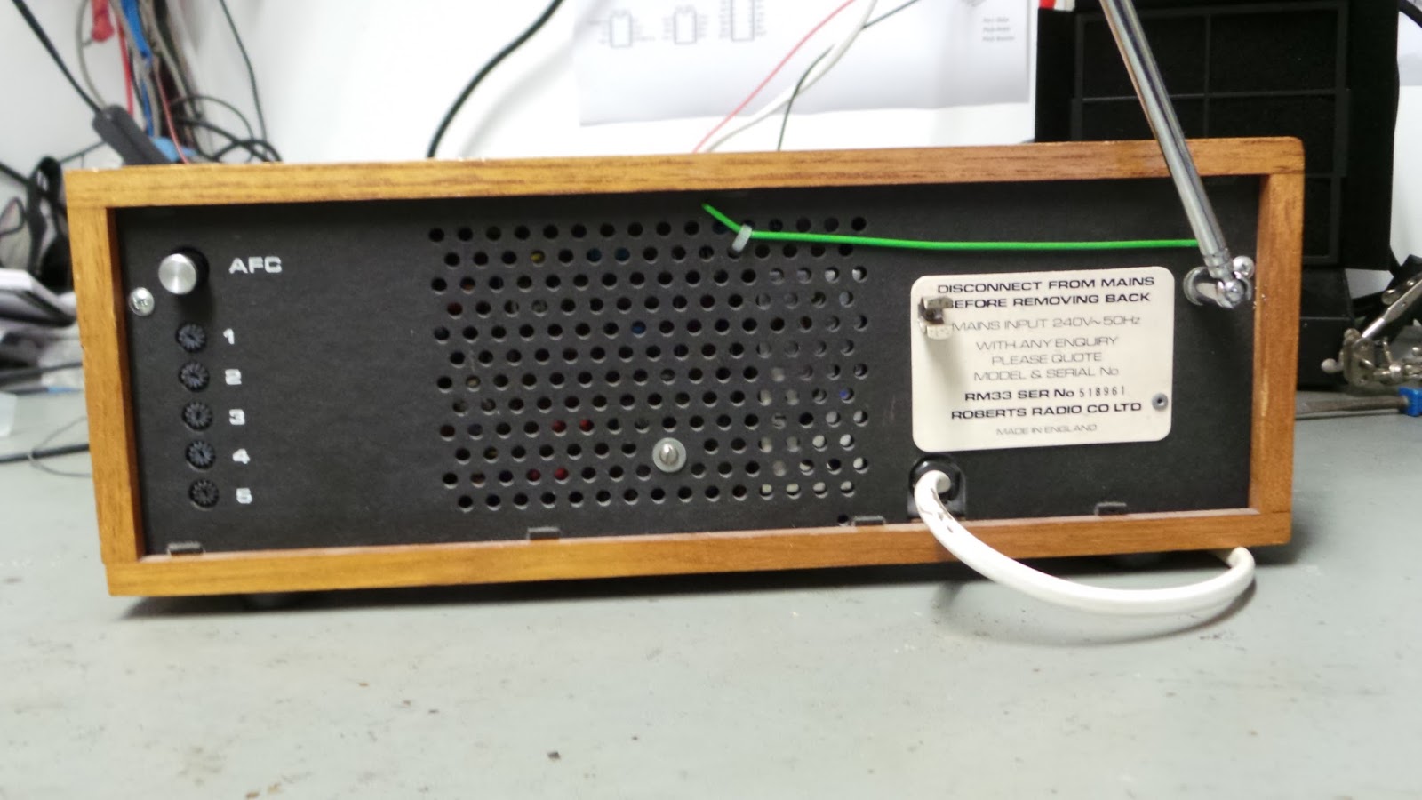 Doz' Blog Roberts RM33 Desktop Radio repair. Freezer spray on the cheap.