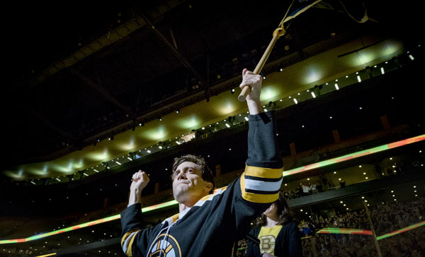 Jeff Bauman (Jake Gyllenhaal) waving the "Boston Strong" flag before a Bruins playoff game in STRONGER (2017) Jeff Bauman (Jake Gyllenhaal) waving the "Boston Strong" flag before a Bruins playoff game in STRONGER (2017)