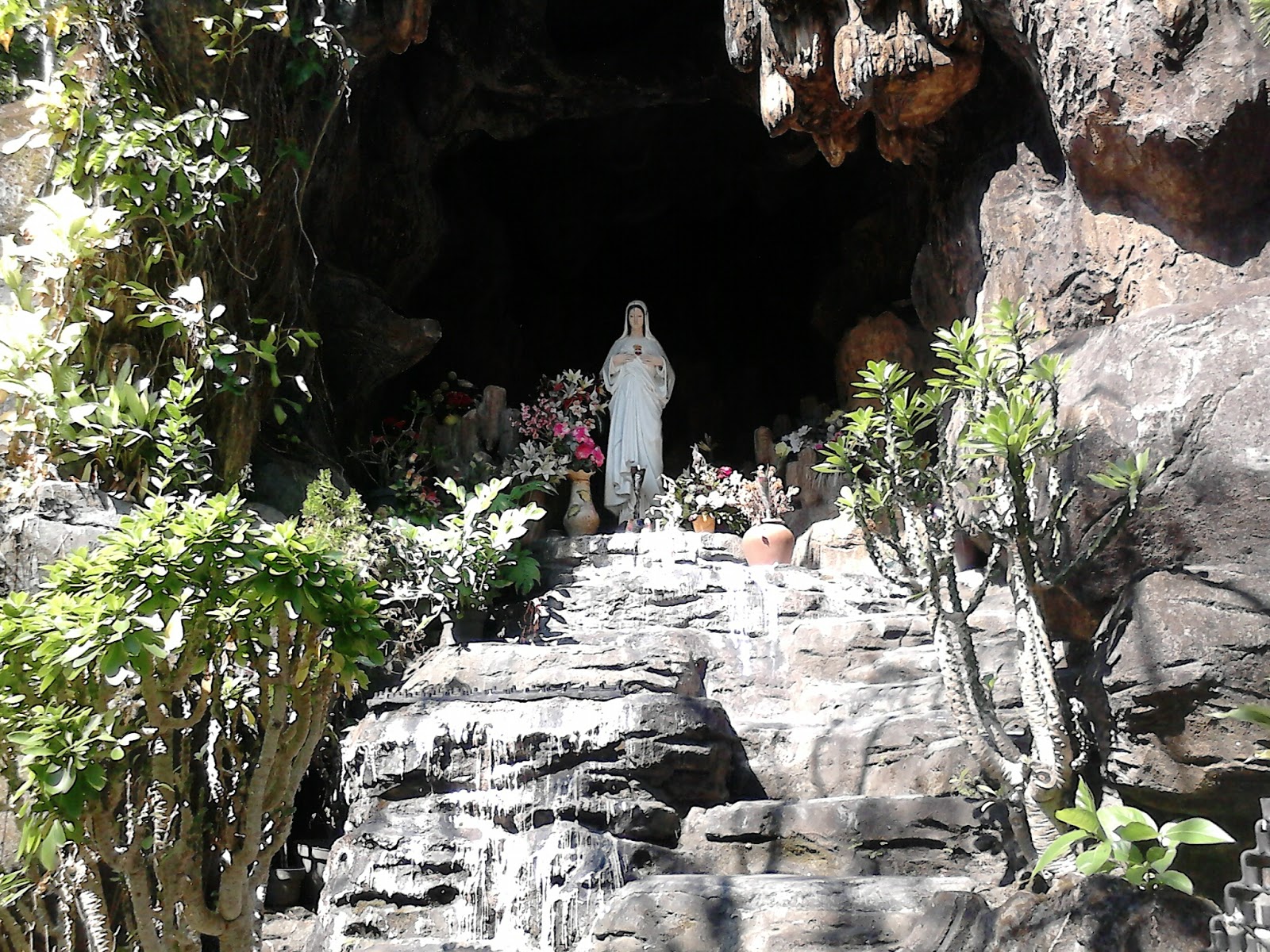 Gua Maria Sendang Ratu Kenya | Sebuah Catatan Petualangan