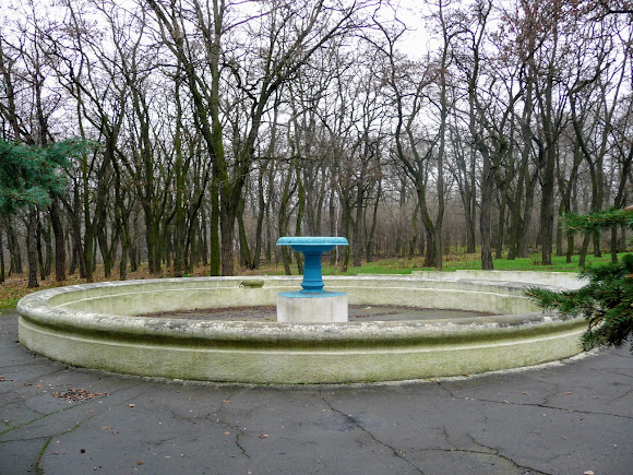 Константиновка. Не струится вода в парковом фонтане Константиновка. Не струится вода в парковом фонтане