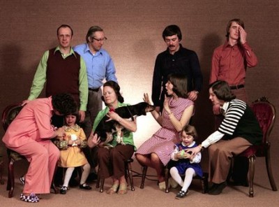 funny family pictures online news icon
