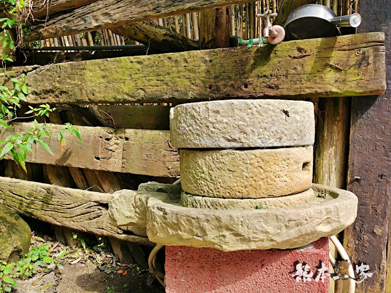 苗栗三義龍騰村百年大院古厝|焉美術行館|老屋重生傳統與現代的融合