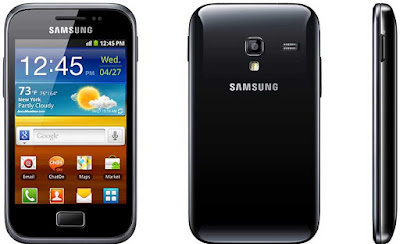 Spesifikasi Samsung Galaxy Ace Plus S7500 Spesifikasi Samsung Galaxy Ace Plus S7500 Samsung dengan serie Ace memang sudah memasuki generasi ke tiga pada tahun 2013. Samsung Galaxy Ace Plus ini adalah versi pertama yang dirilis setahun yang lalu dan masih menggunakan sistem operasi android jelly bean. Melihat harganya saja sebenarnya anda sudah bisa mendapatkan jelly bean namun tentu spesifikasinya tidak sebaik ini untuk range harga yang sama. Ace plus adalah versi untuk fitur single sim card sedangkan saudaranya yaitu Samsung Galaxy Ace Duos adalah yang sudah menggunakan fitur dual sim GSM. Harga yang ditawarkan antara kedua smartphone ini sama. Harga sama tapi kok yang satu sudah dual sim ? mungkin Sobat gadget bertanya akan hal ini. Oleh karena itu mari Sobat gadget oprek bagaimana speknya sehingga Sobat gadget menjadi lebih tau perbandingan antara Ace Plus dengan Ace Duos. Layar memiliki kualitas sama, jaringan 3G, kamera, memori dan baterainya sama. Ternyata ada satu kelebihan pada Ace Plus yaitu memiliki CPU atau processor yang lebih besar frekuensnya. CPU Qualcomm Snapdragon S1, Prosessor 1 GHz, GPU 200 adalah otak utama dari Ace Plus ini. Jadi kesimpulannya adalah Ace plus lebih cepat sedangkan Duos lebih unggul pada dual sim fitur. Seperti