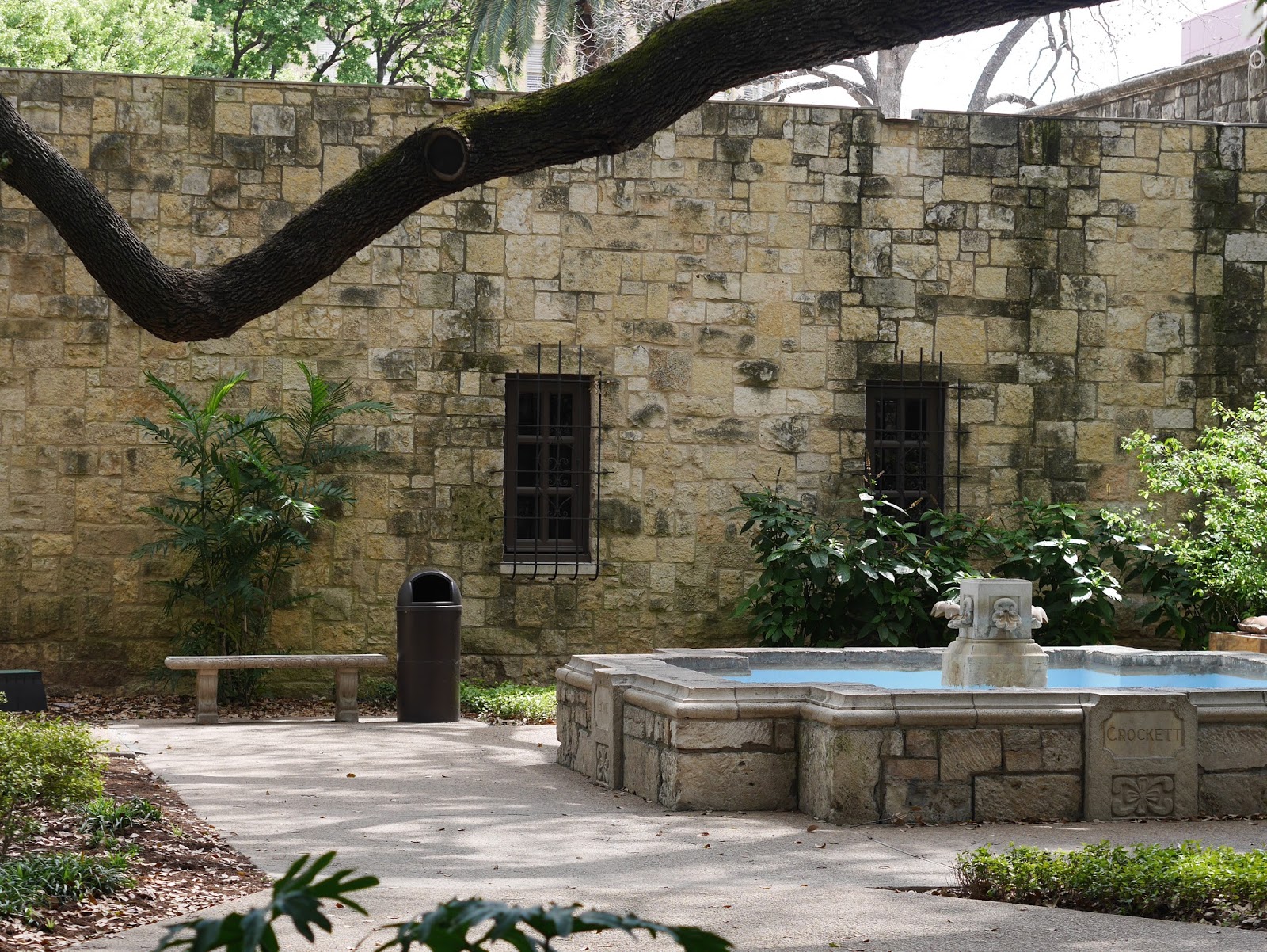 Le Temps D Une Larme Fort Alamo Sybille à la découverte des Etats-Unis: San Antonio : Fort Alamo, Davy