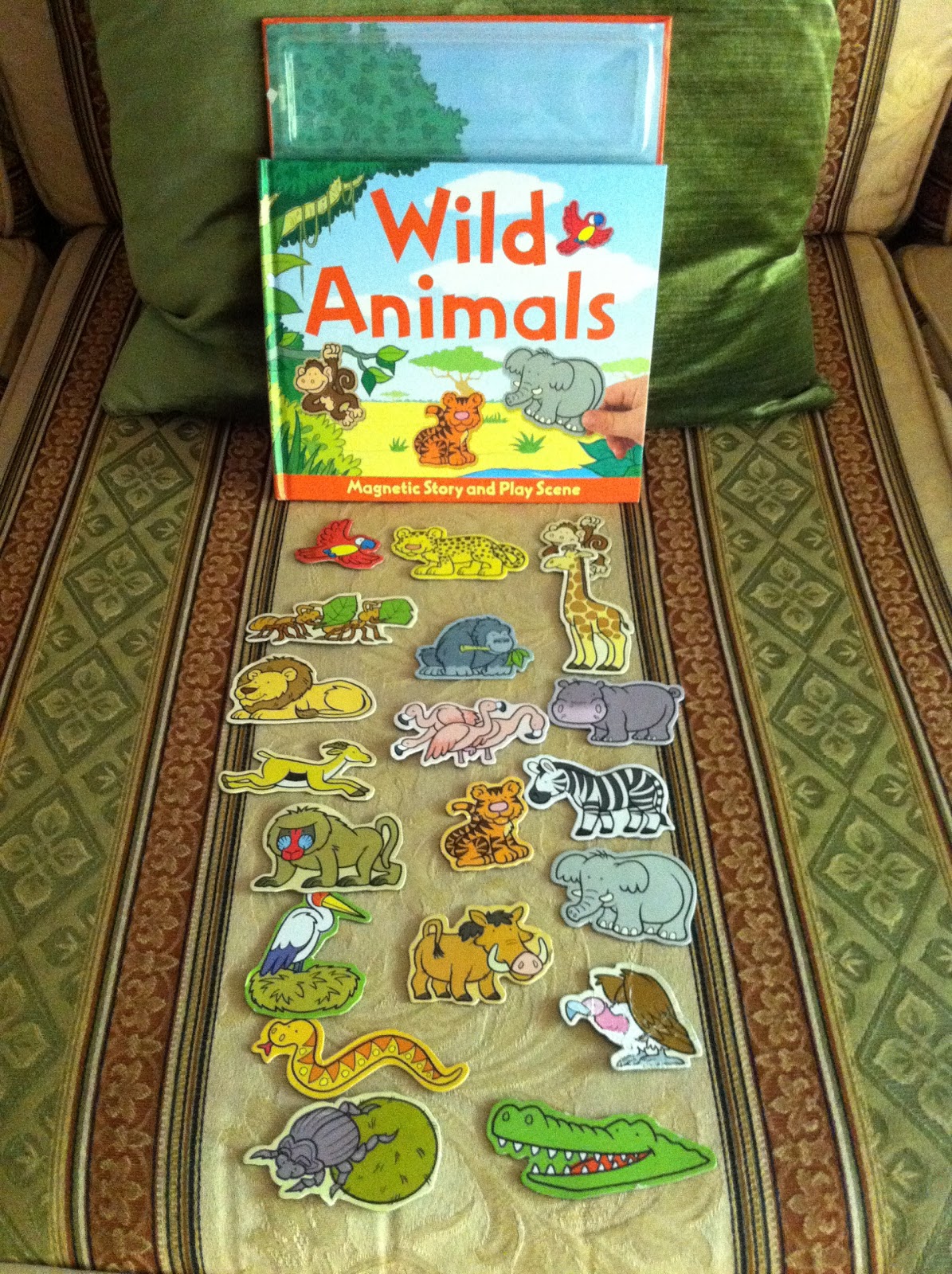 Baby booklover Book Review Wild Animals story and play scene)