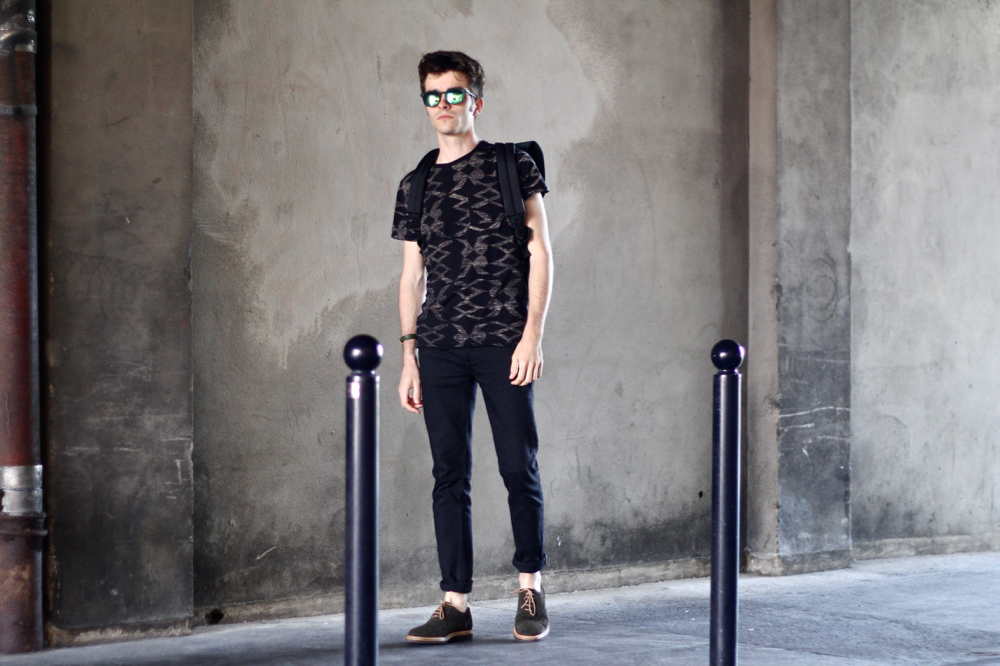 BLOG-MODE-HOMME-VOYAGE-STYLE_CASUAL_eastpak_sac-à-dos-backpack-vert-exclusif-chaussures--lunettes-cuisses-de-grenouilles-see-concept-collaboration-petit-standard-apc-noir-scotch-soda-paris-bordeaux