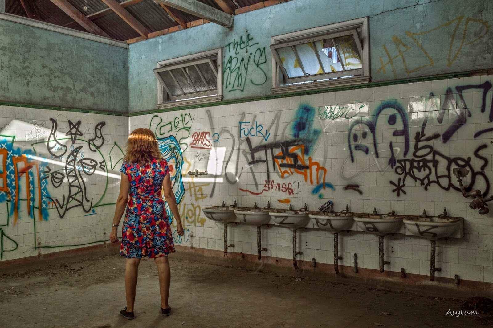 Brisbane Urbex Abandoned Mental Hospital & Asylum with No Floorboards Extreme Urbex