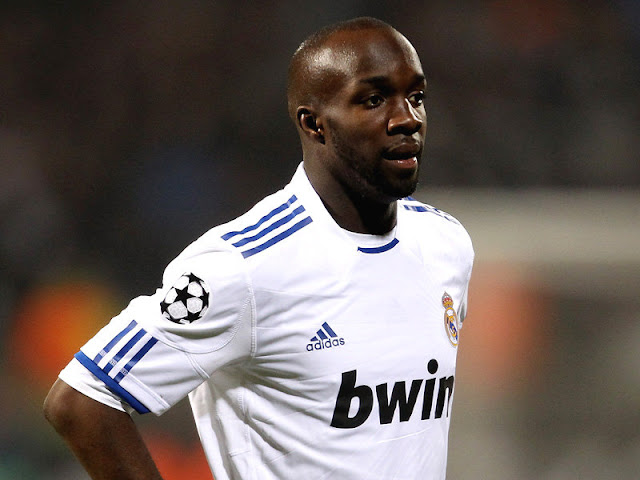 PSG Tertarik Menandatangani Lassana Diarra PSG Tertarik Menandatangani Lassana Diarra