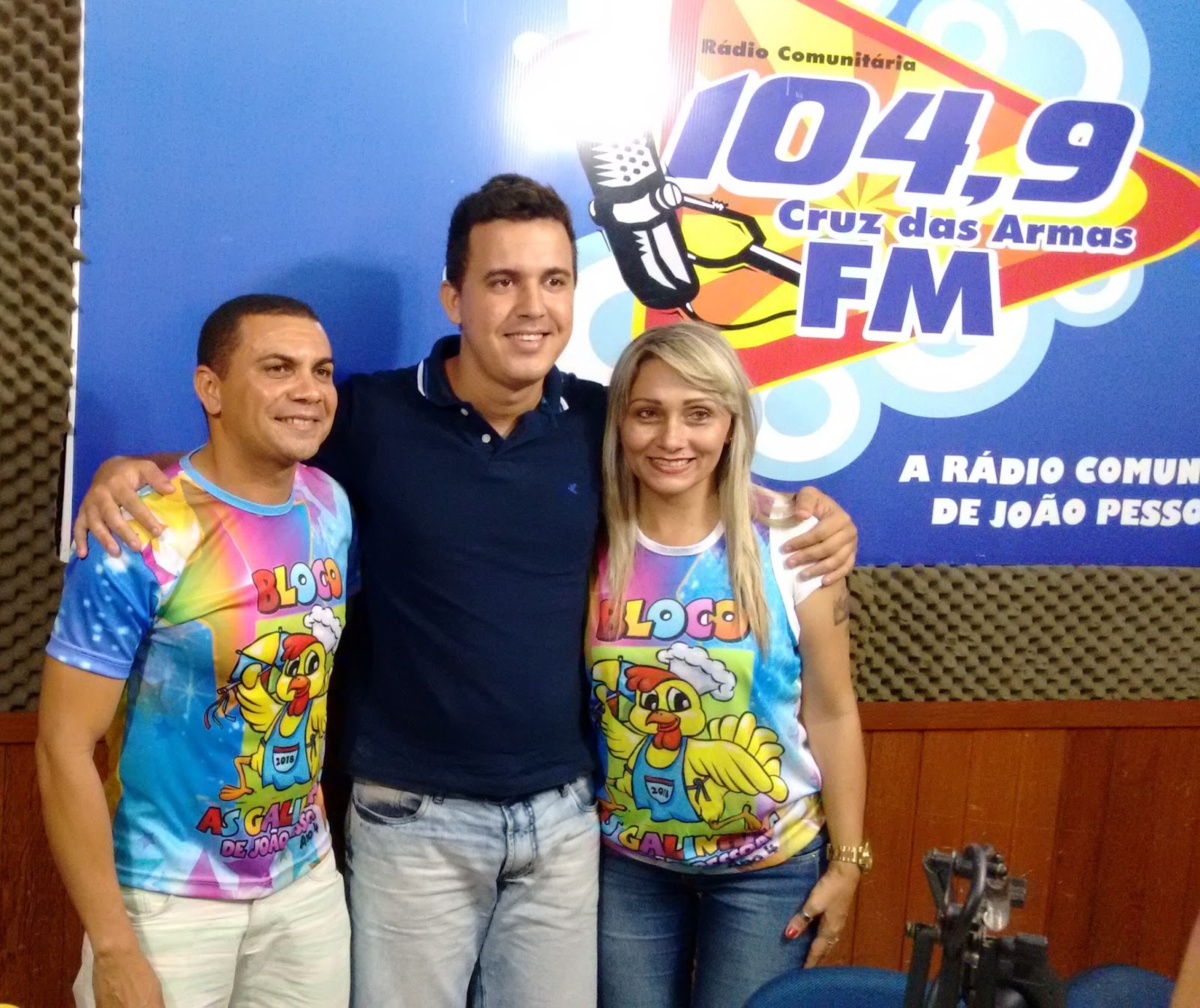 ACONTECE Entrevista na Rádio 104,9 CRUZ das Armas FM ACONTECE Entrevista na Rádio 104,9 CRUZ das Armas FM