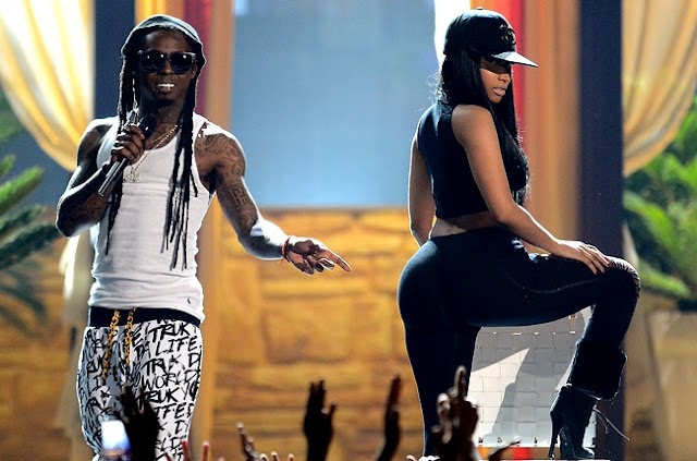 Nicki Minaj Twerks On Lil Wayne at Billboard Music Awards 2013