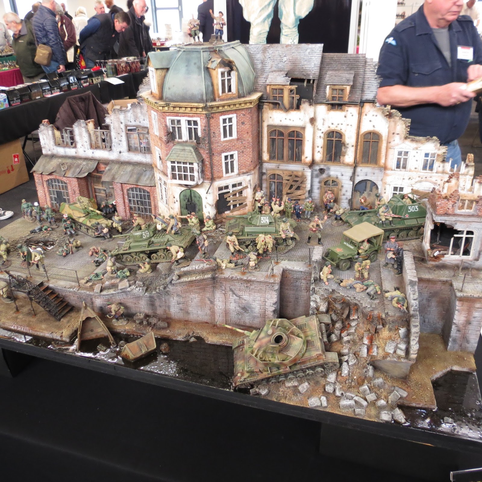 Collecting Toy Soldiers King & Country at the London Toy Soldier Show 2016