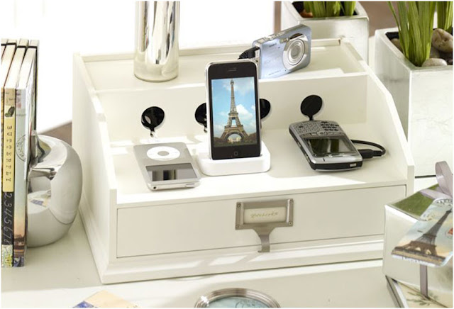 Charging Station Ideas. Source : CC0 Free Royalty Images (Pixabay.com)