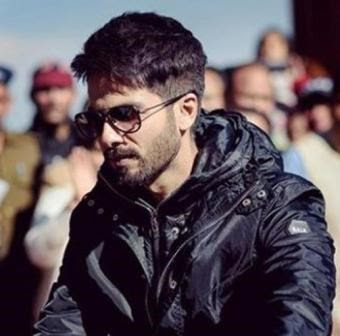 @InstaMag - Shahid Kapoor graced the Red Carpet of Dadasaheb Phalke Excellence Awards Night here in Mumbai. During his media interaction Shahid talked about his next shahid-kapoor-shares-details-about-batti-gul-meter-chalu