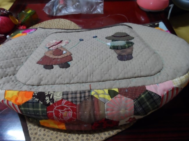 Japanese patchwork tutorial  zipper quilted appliqué handbag. DIY tutorial in pictures.