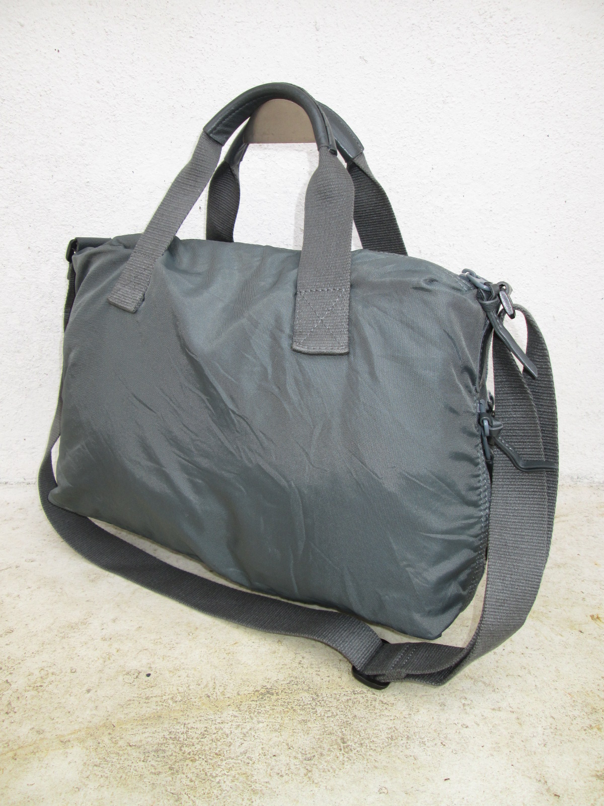 d0rayakEEbaG Authentic LACOSTE Grey Sling Bag(SOLD)