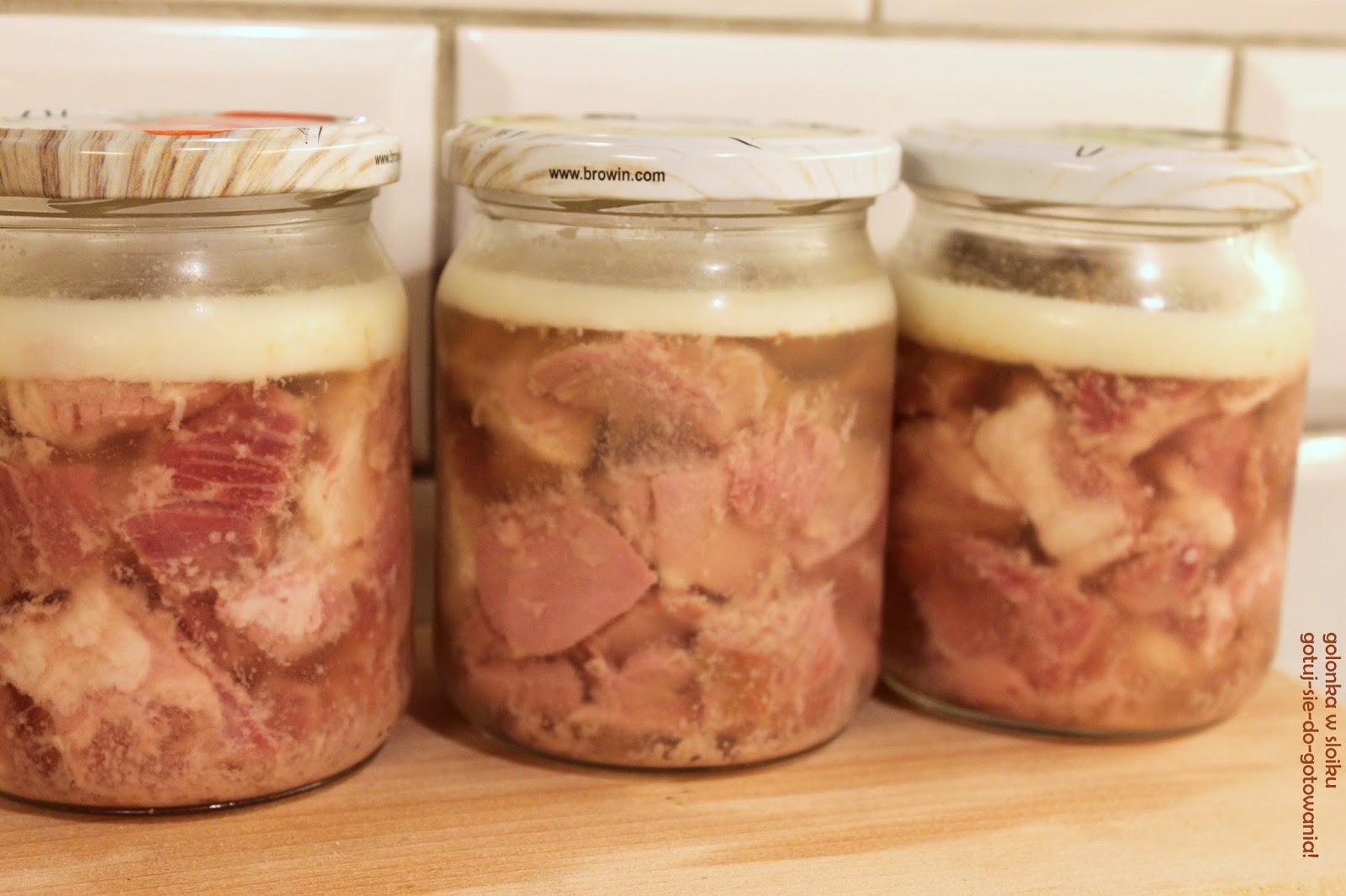 Добавляют ли в тушенку воду. Тушенка из курицы. Быстро, легко и очень вкусно!. Домашняя тушенка в стеклянных банках. Тушенка в белорусском автоклаве.