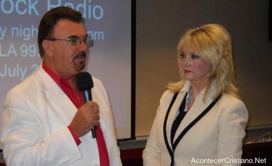 Esposa de pastor despierta de un coma tras vigilia de oración Mujer sale del estado de como tras oración