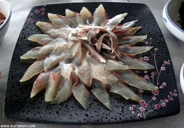 Plato de sashimi de varios pescados diferentes