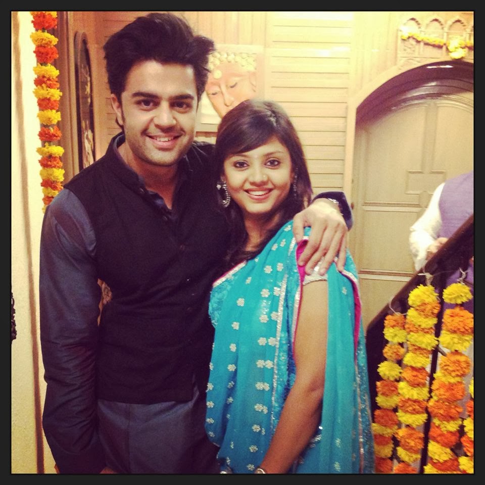 Television (TV) Anchor & Actor Manish Paul with Wife Sanyukta Paul | Television (TV) Anchor & Actor Manish Paul Family Photos | Real-Life Photos