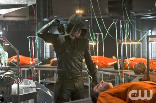 Arrow-S02E19-The-Man-Under-Hood-Crítica-Review