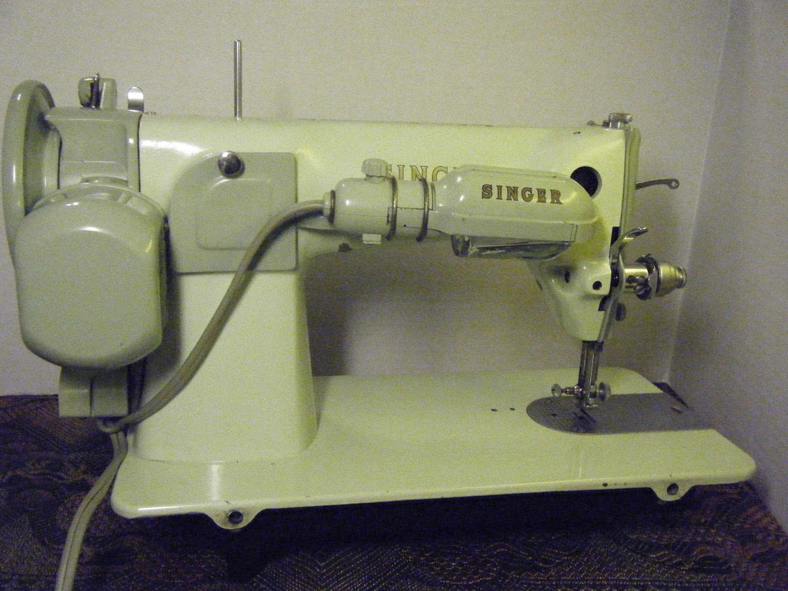 How to Thread a Singer Tradition Sewing Machine - Hailey Stitches