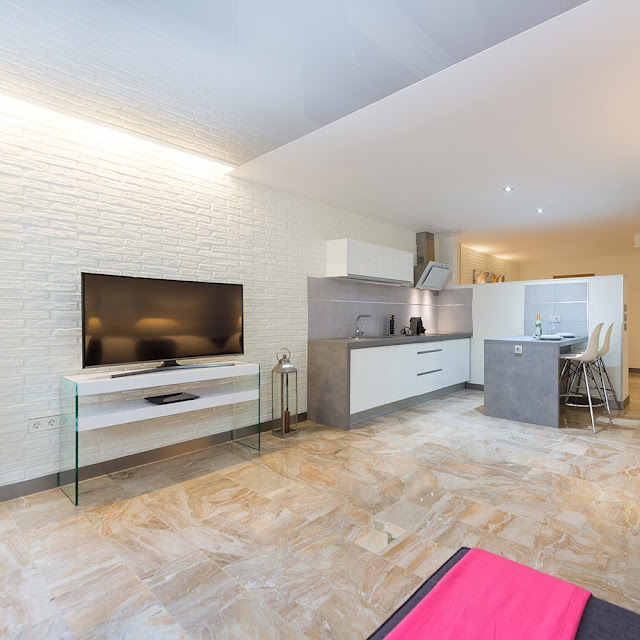 Nuestro panel decorativo Ladrillo Rústico XL Blanco reproduce con una gran calidad las piedras de ladrillo blanco. Imita a la perfección el ladrillo rústico ofrece una amplia gama de acabados en cuanto a colores y posibilidad de junta blanca. 