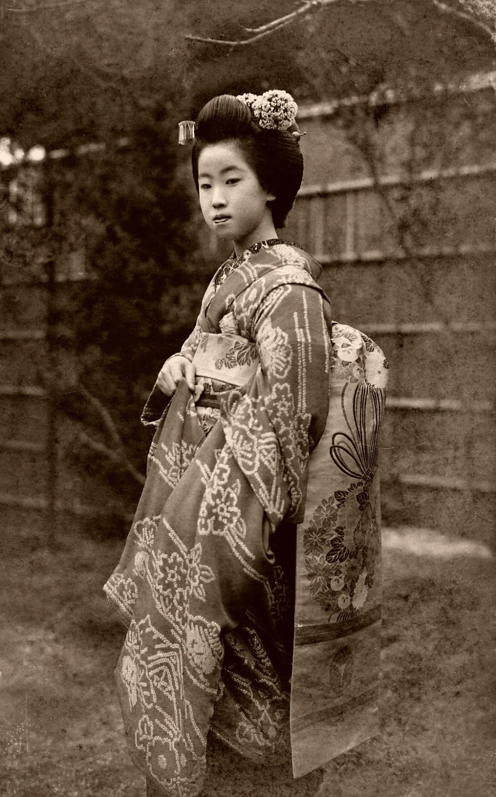 Eyes On Vintage and History: Maiko Girl