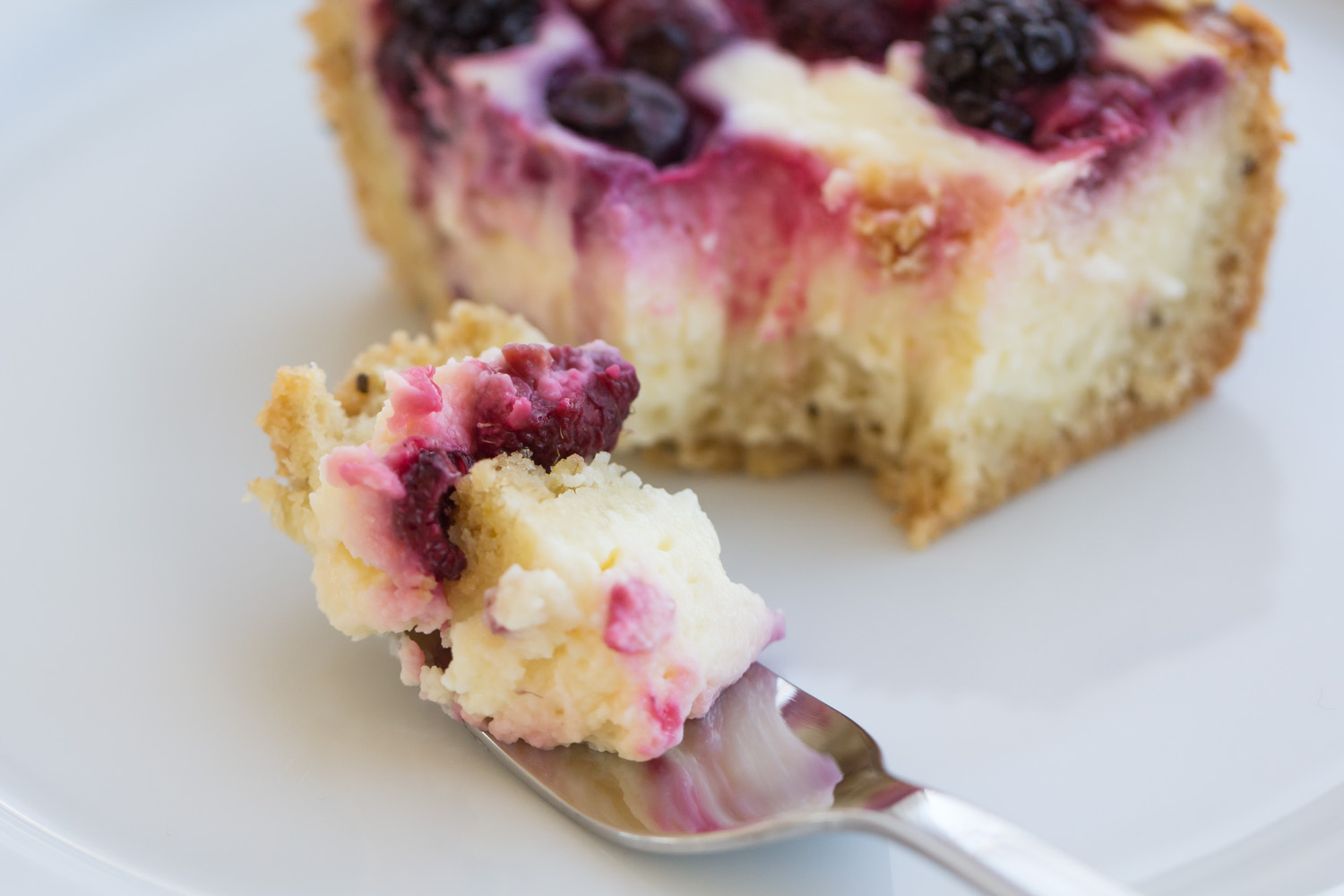 Lemon QuarkBerries Cake