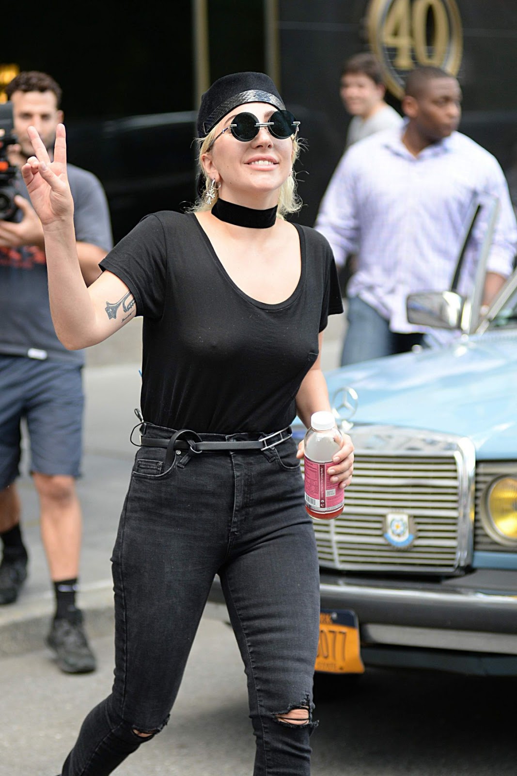 lady-gaga-leaves-her-apartment-in-new-york-july-27-2016_1.jpg