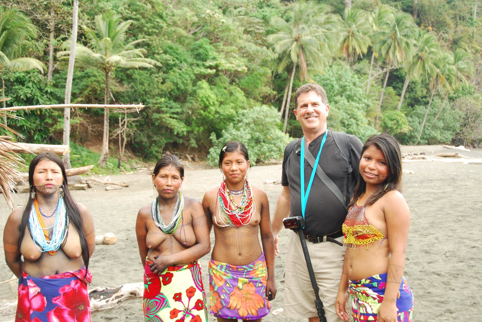Today we visited the Embera, a tribe that lives as if frozen 2000 years ago...