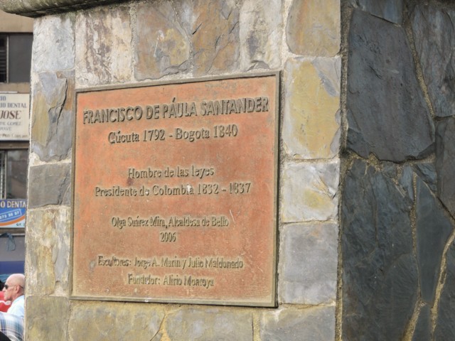 Escultura en memoria de Francisco de Paula Santander