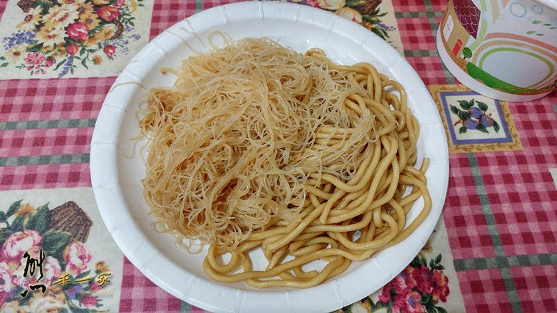 三峽忠孝街炒米粉魯肉飯|三峽公有市場對面巷子