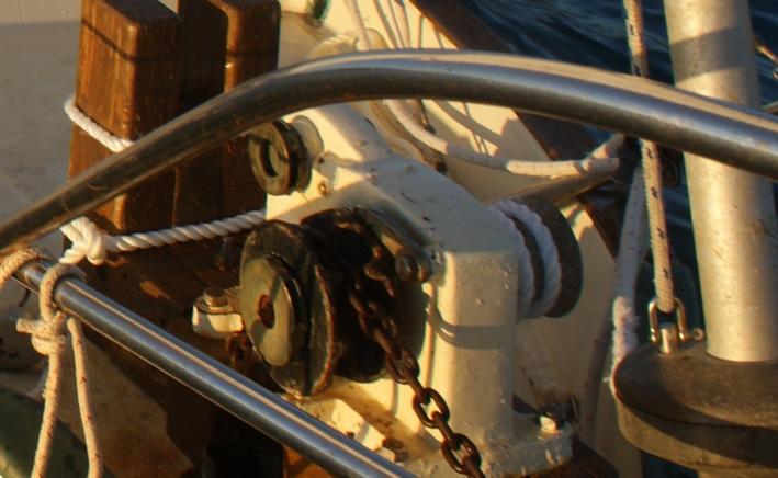 Auger Valve Image: Manual Anchor Winch