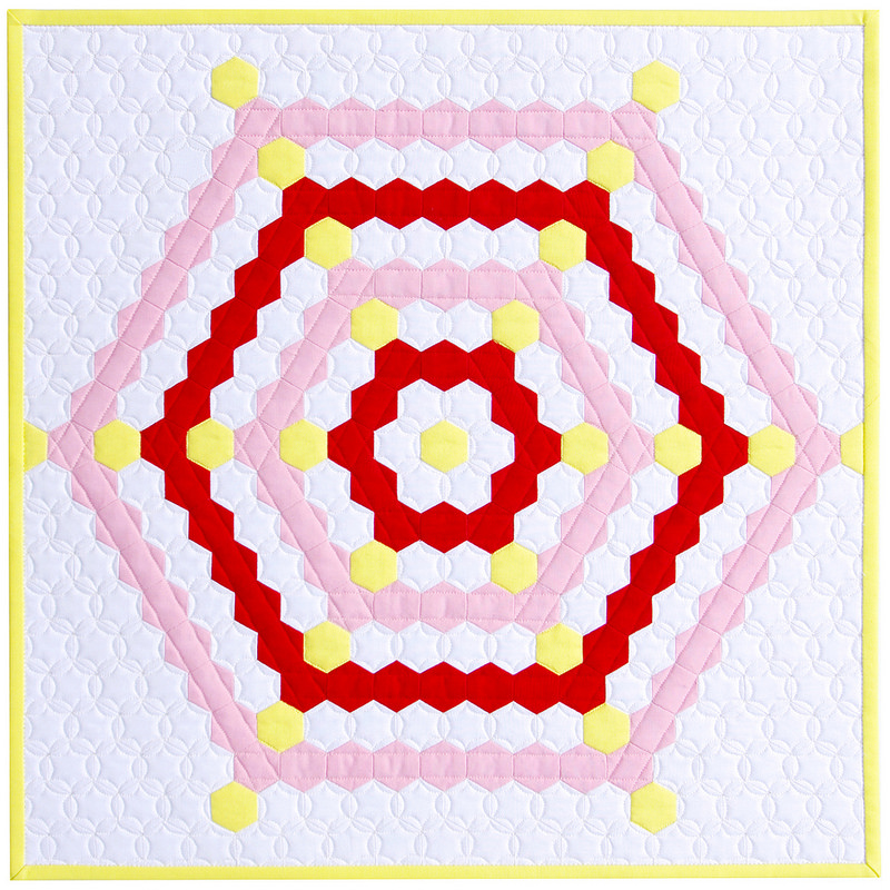 Robert Kaufman Kona Color of the Year - Highlight Hexagon Mini Quilt | © Red Pepper Quilts