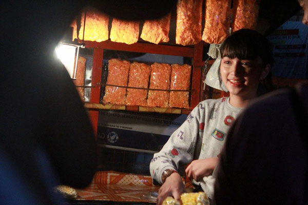 Gadis Cantik Penjual Popcorn