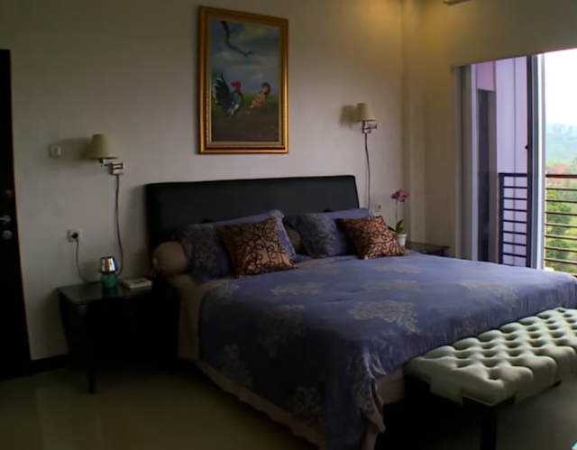 Hunian Cantik di Ujung Bukit