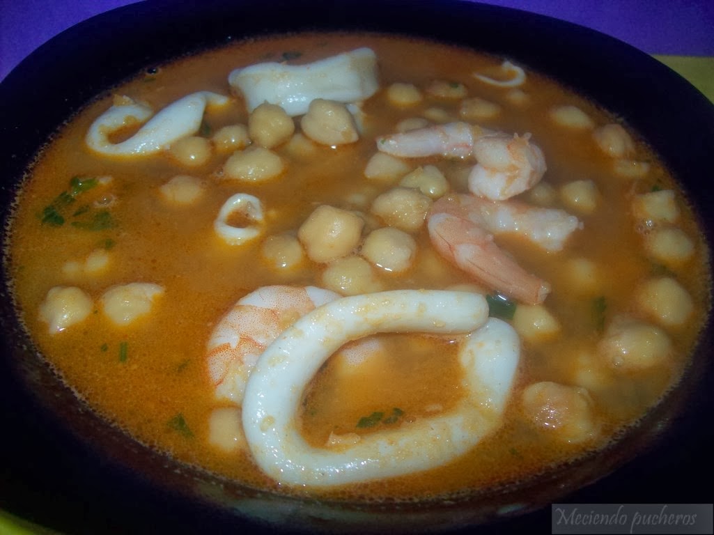 Meciendo pucheros Garbanzos con calamares y langostinos "10 minutos"