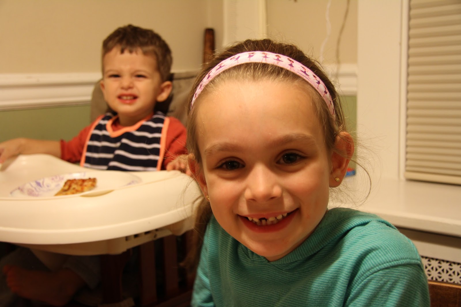 la famiglia My big 6 year old loses her first tooth!