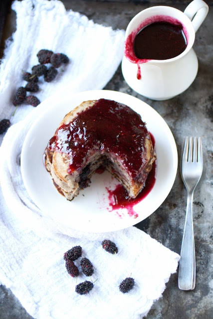 Panqueques y jalea de moras / Mulberry pancakes and syrup