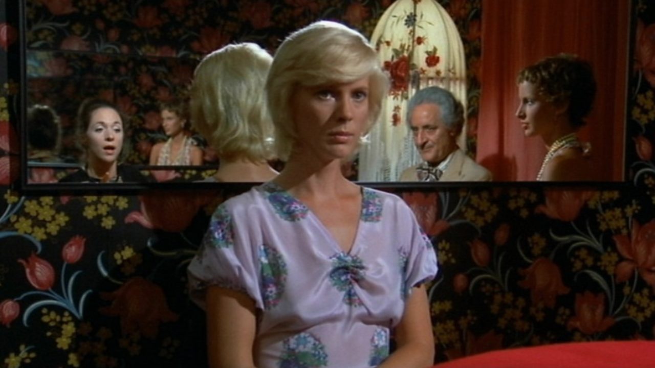 Culture Prohibée: Le Parfum De La Dame En Noir