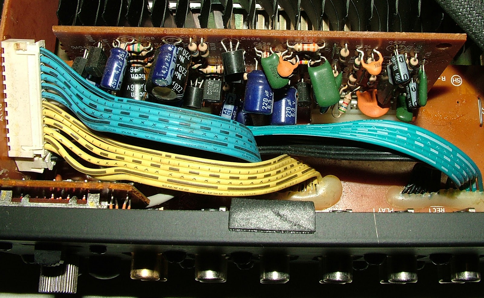 The Robb Collections Details on the remarkable PROTON D540 Integrated