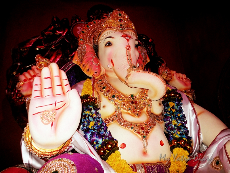 Lord Ganesha bestows His blessings, Ganesh Pandal Hopping, Mumbai